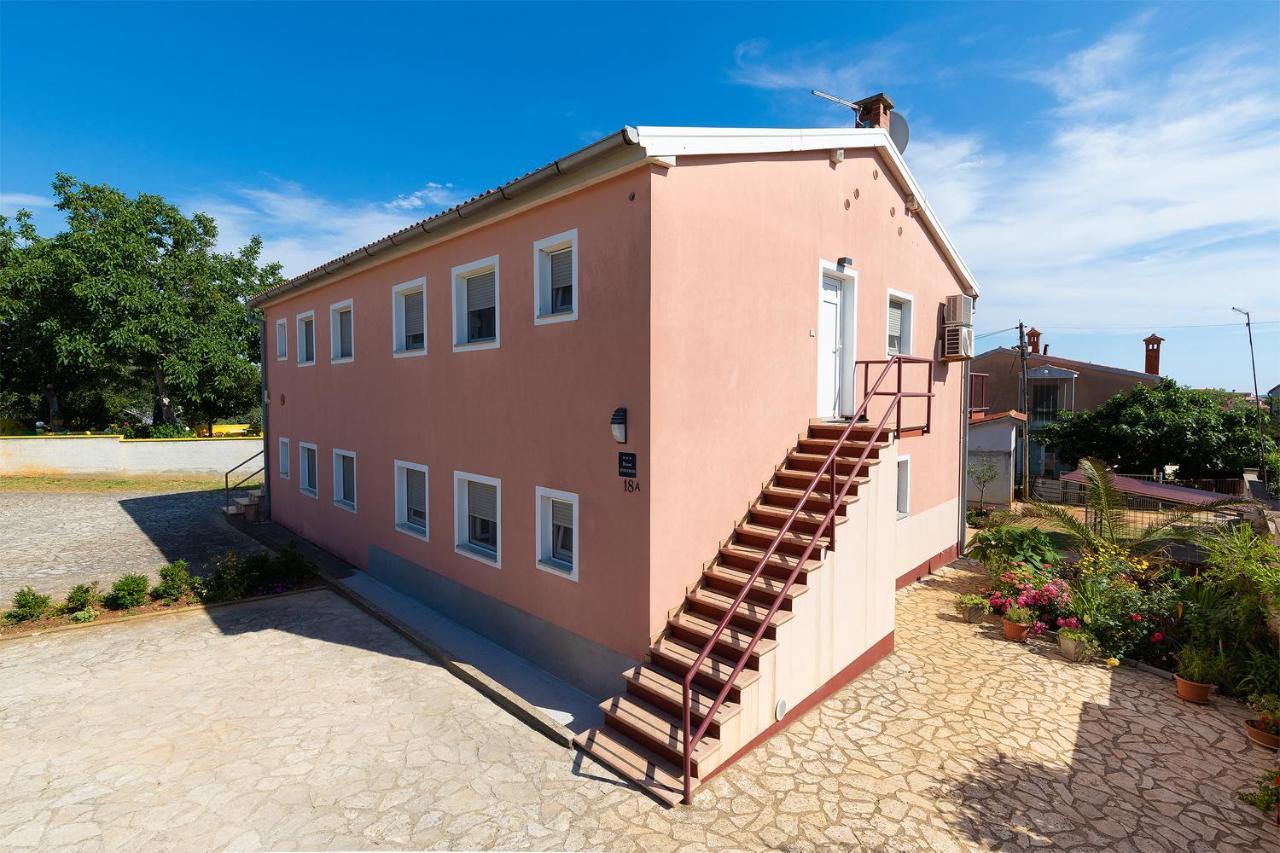 Apartmani Dujmovic Medulin Exterior photo
