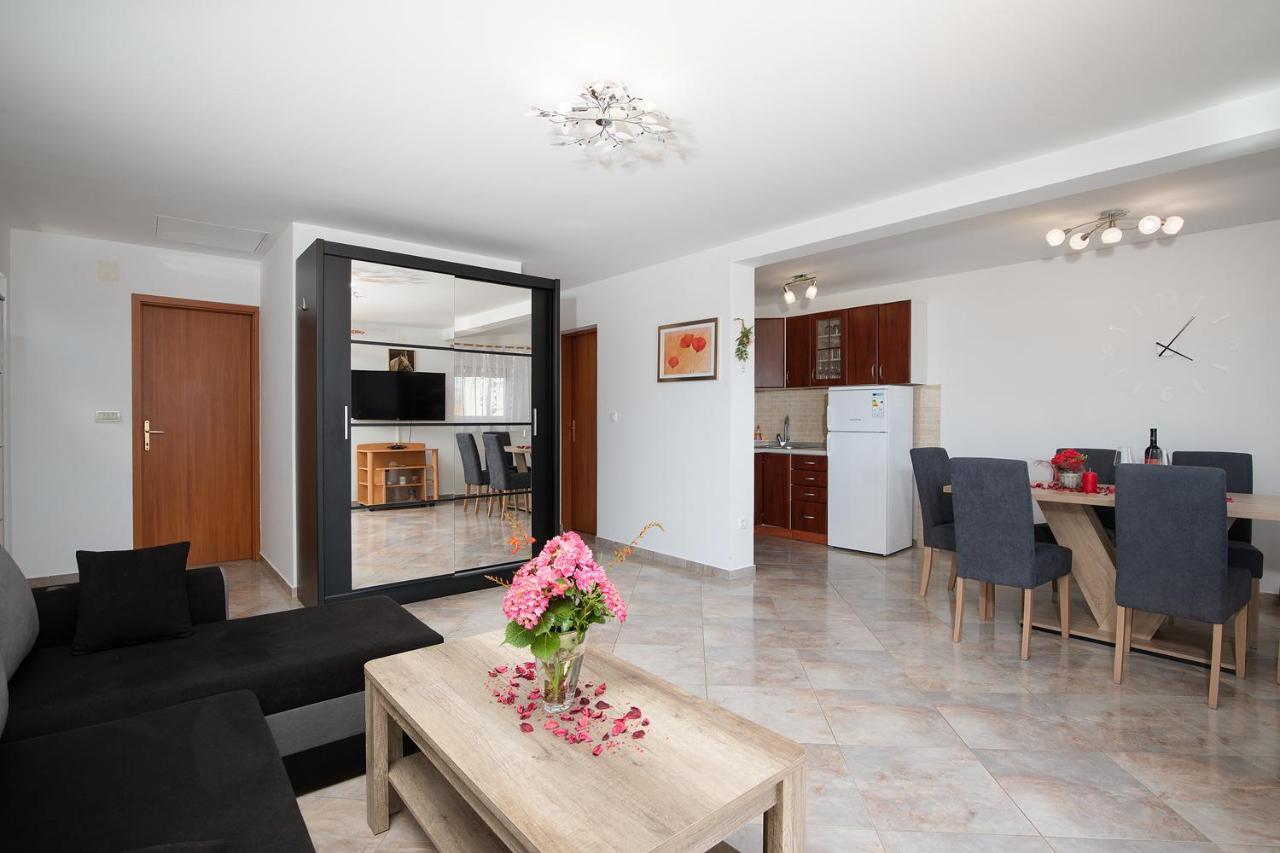 Apartmani Dujmovic Medulin Exterior photo