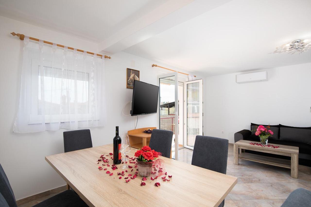 Apartmani Dujmovic Medulin Exterior photo